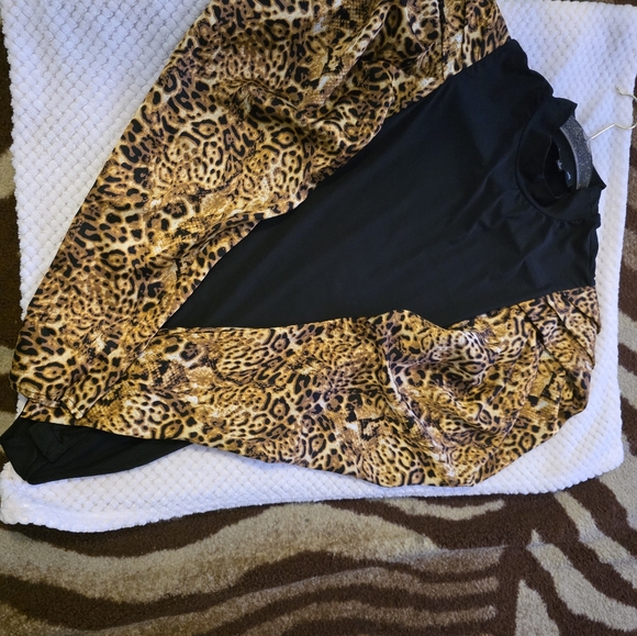 ✏️Leopard Print Puff Sleeve Black bodysuit - Picture 4 of 4